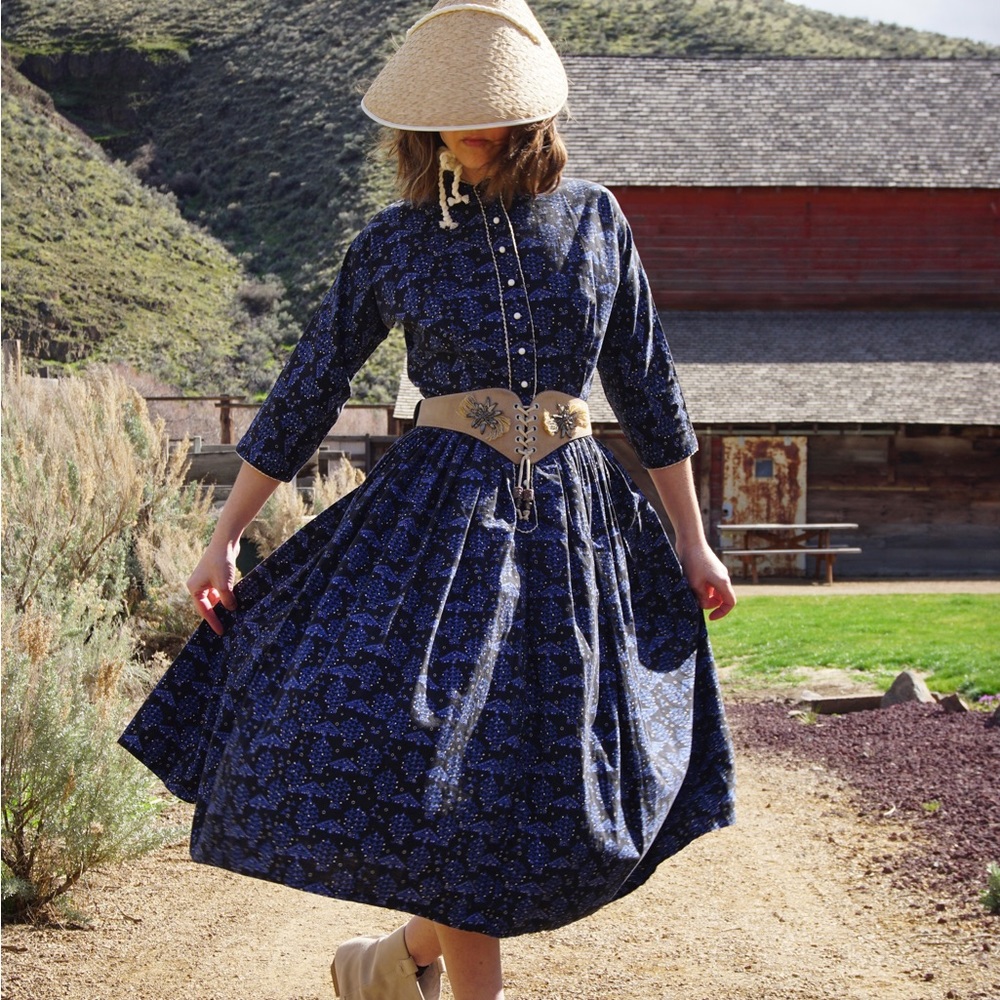 1950s Cotton Day Dress w/ Sleeves and Full Skirt